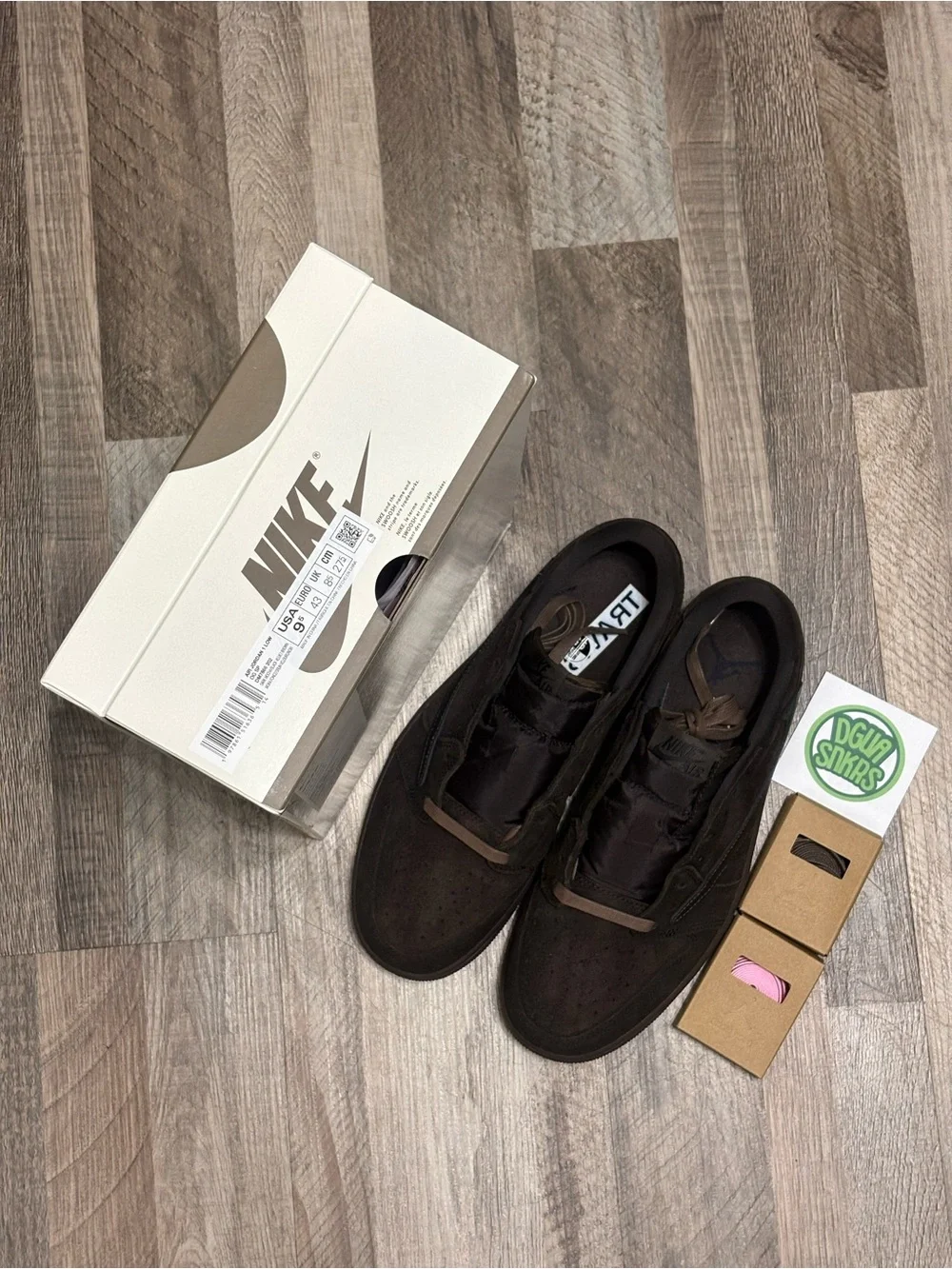 Jordan 1 low × Travis Scott Velvet Brown